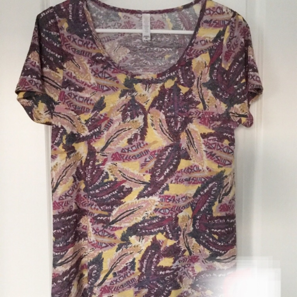 XS Lularoe Classic T